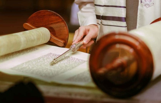 Cantor reading the torah in synagogue