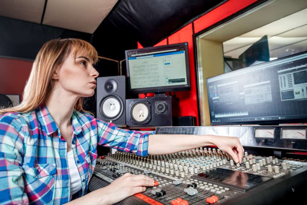 How Recording Engineers Can Transition to a Home Music Production